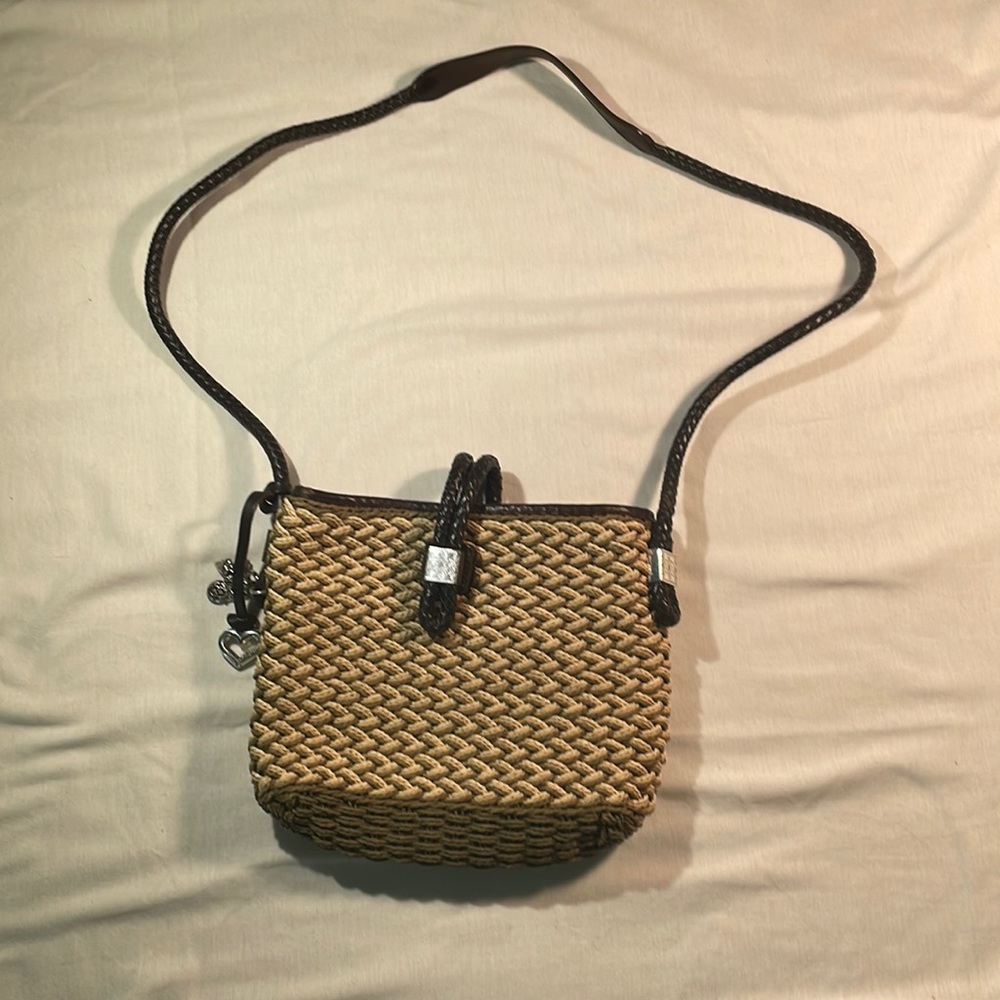 Brighton wicker purse, one interior pocket,rope leather strap,magnetic closure